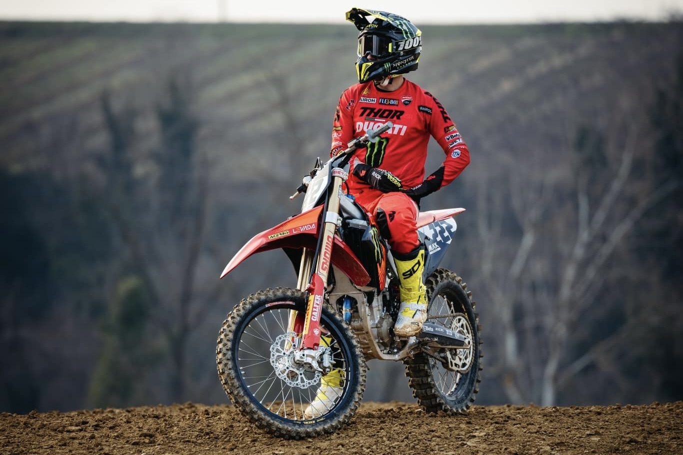 Tony Cairoli in sella alla Ducati Desmo 450 MX