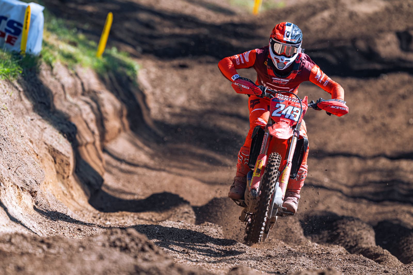 Tim Gajser ha provato con tutte le forze a resistere a Prado, secondo nella manche di qualifica