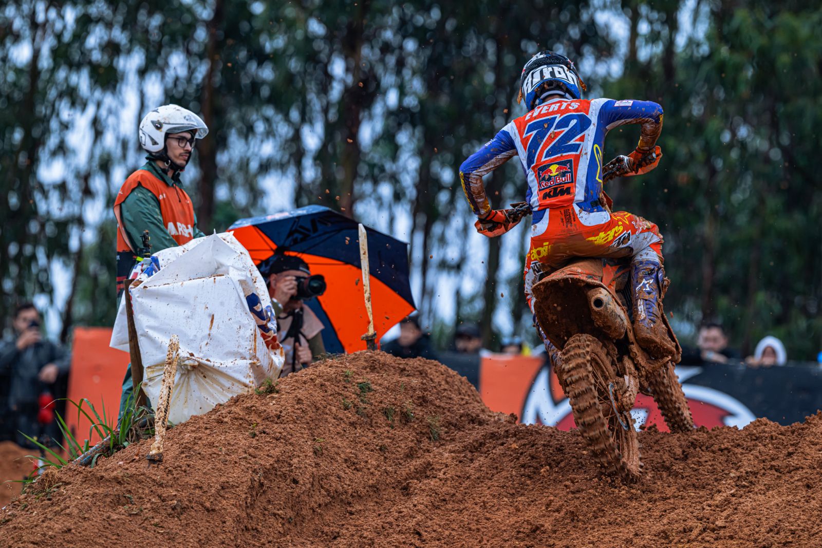 Liam Everts ha dominato la qualifica MX2