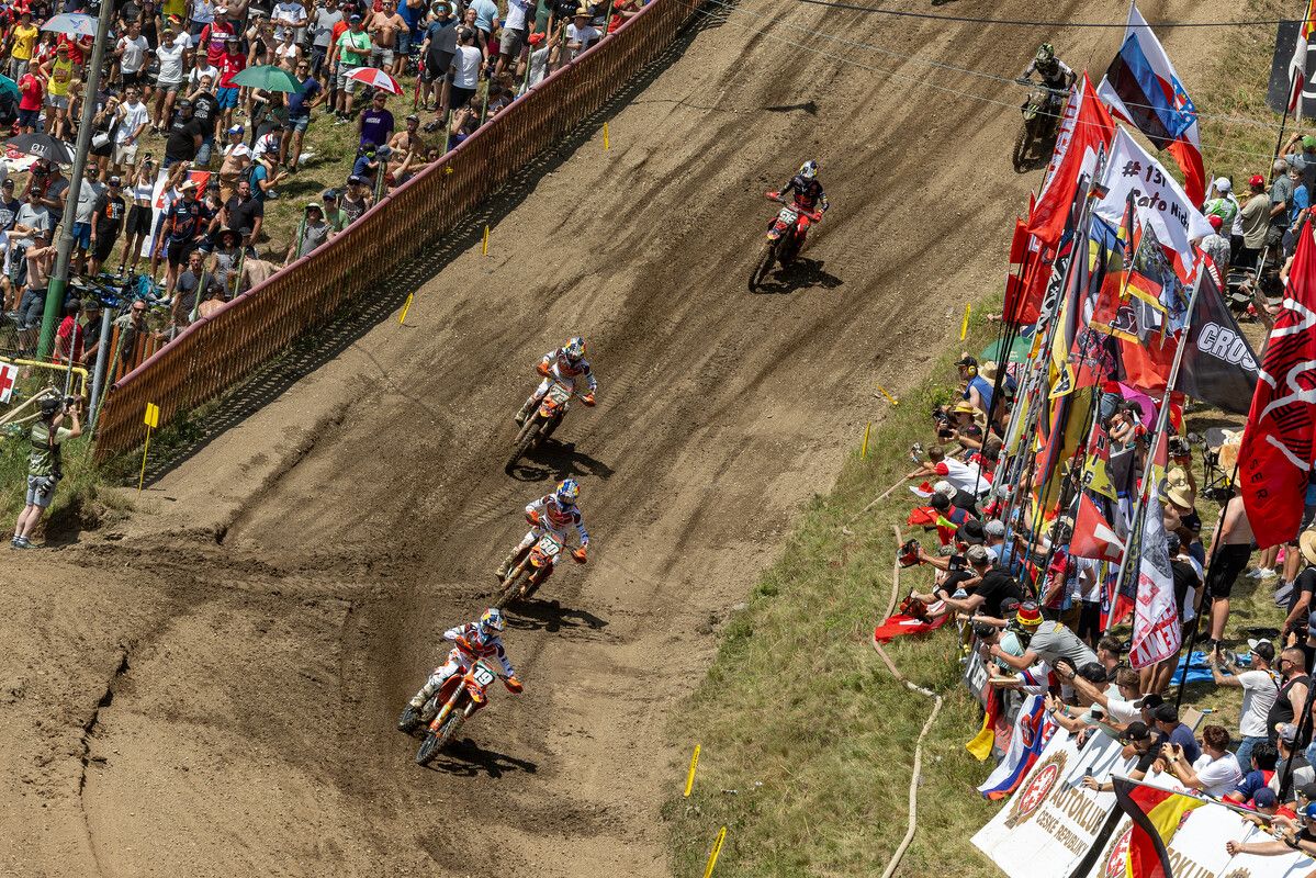 Il trio della classe MX2 in gara a Loket nel GP della Repubblica Ceca