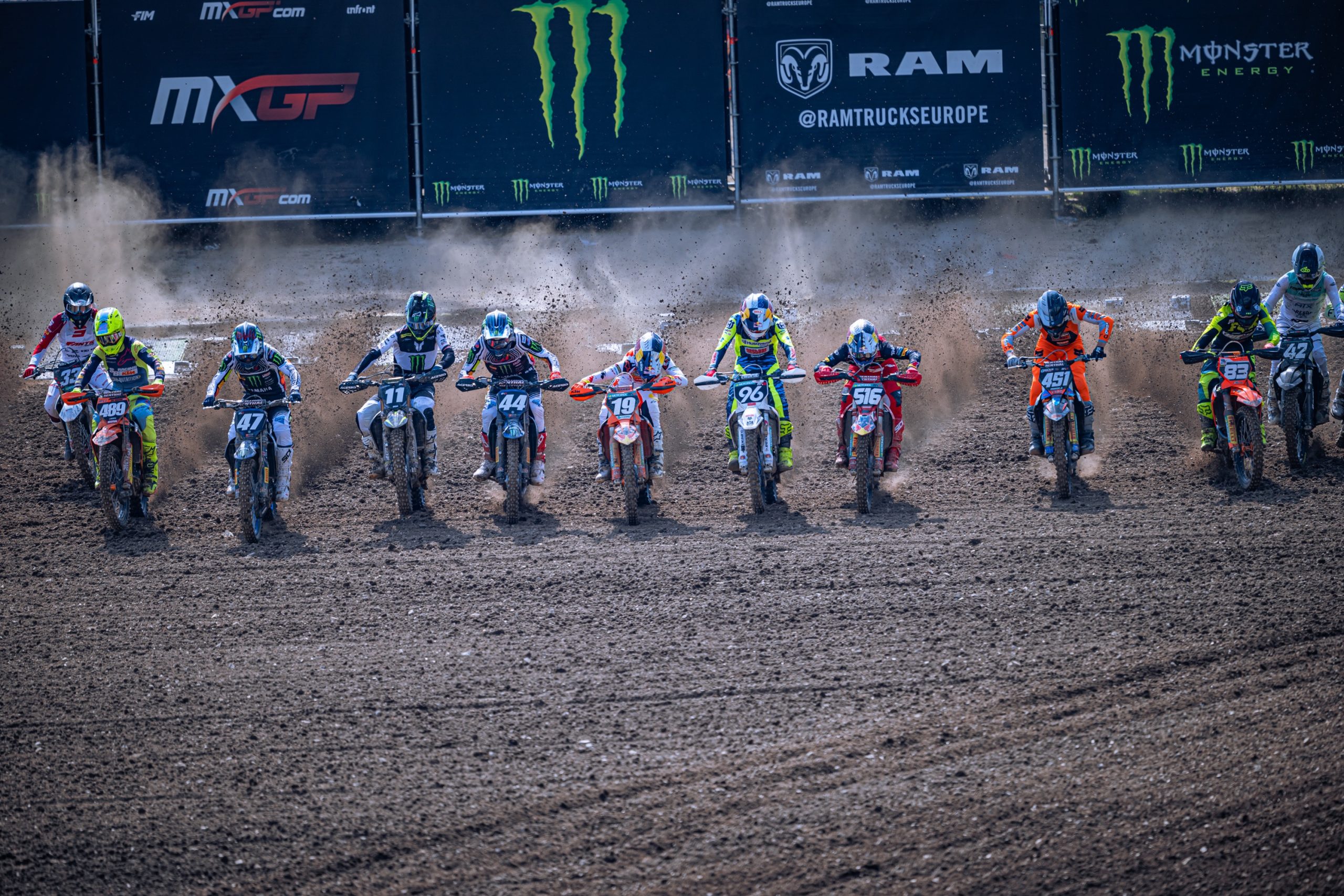 partenza della RAM qualifying race MX2 a Loket