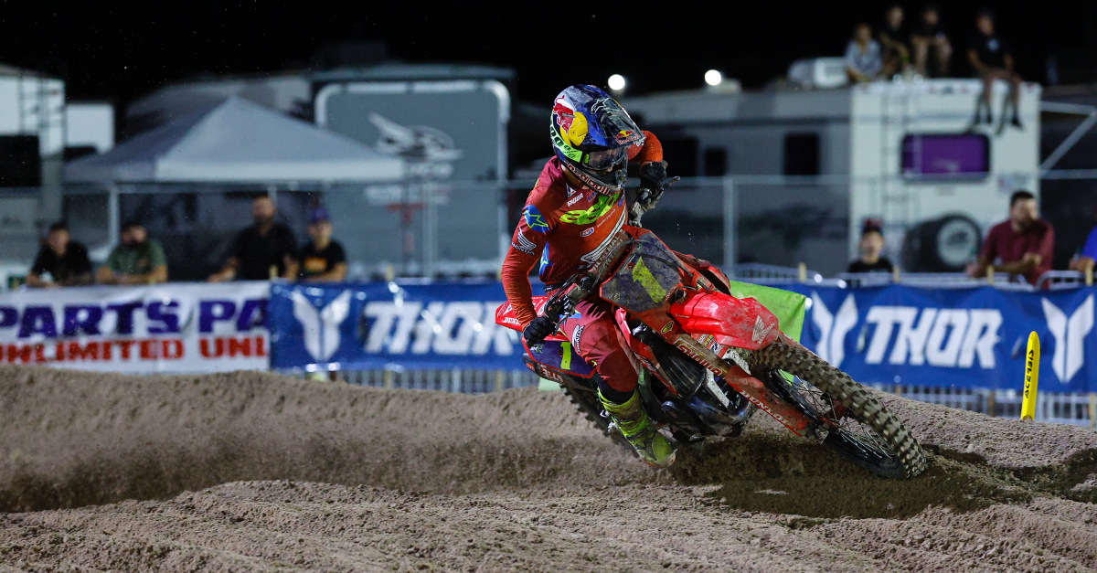 Jett Lawrence in gara a Las Vegas nella finale Supermotocross 2024