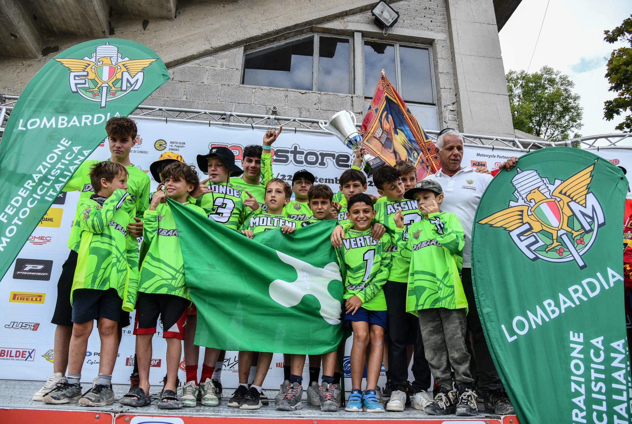 La Lombardia festeggia sul podio la vittoria