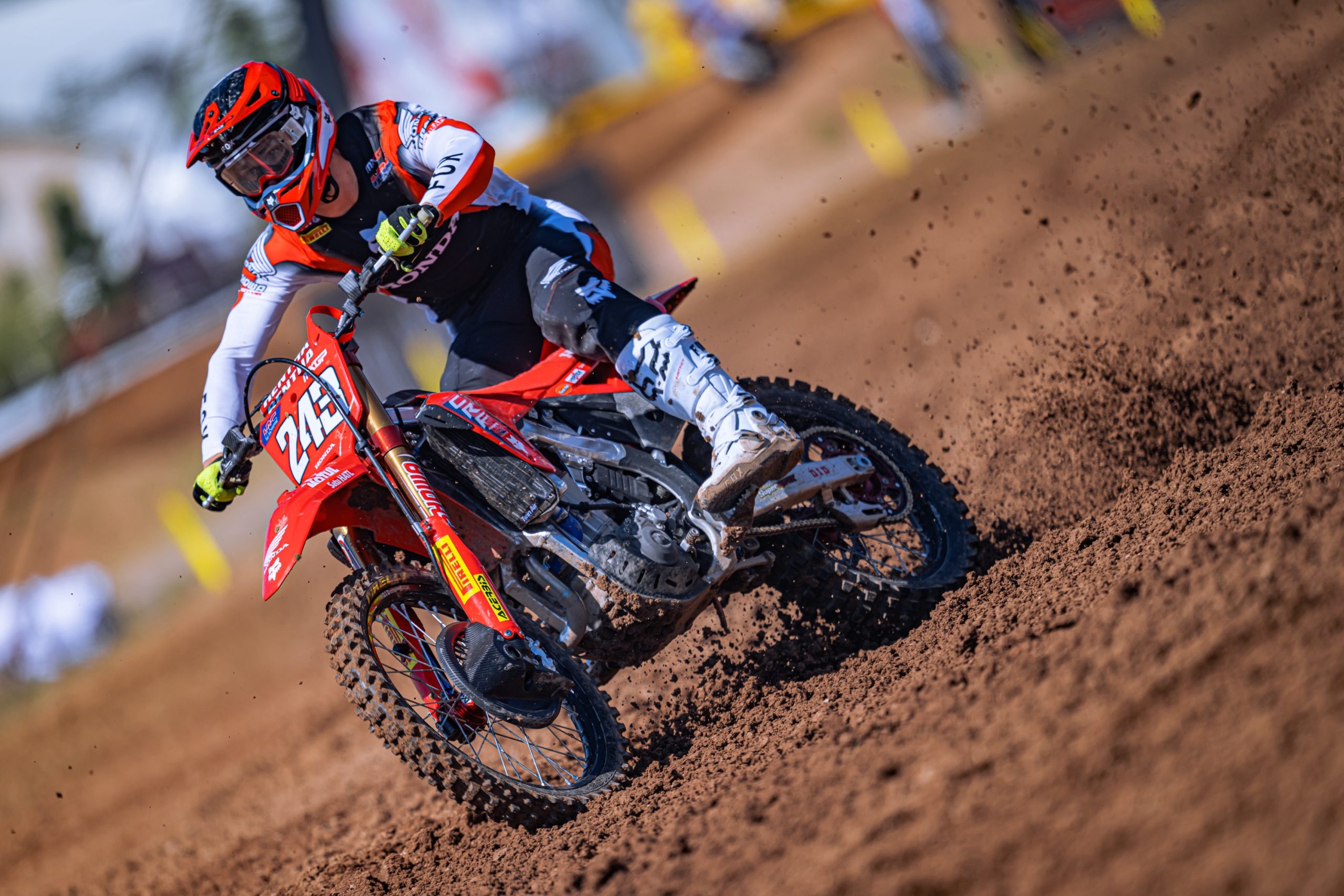 Tim Gajser ha schiacciato tutti nei tempi e nella manche di qualifica MXGP