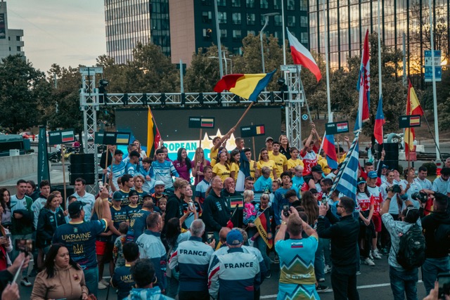 Cerimonia di apertura di MXoEN presso il centro commerciale Promenáda di Bucarest