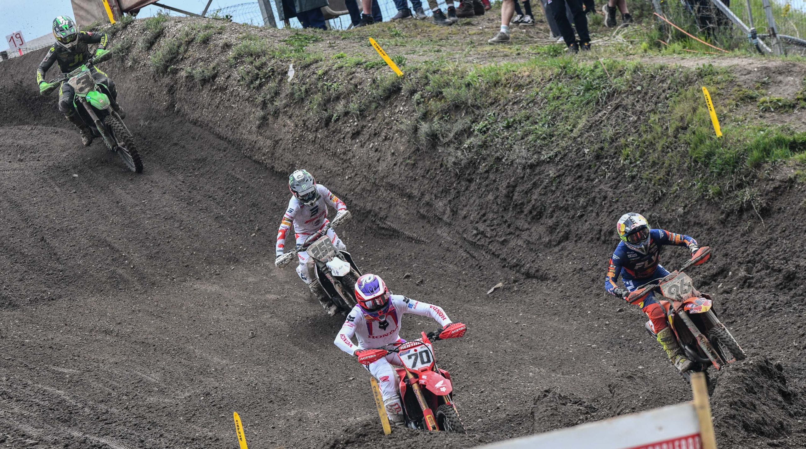 la bagarre di gara-2 MXGP in Trentino